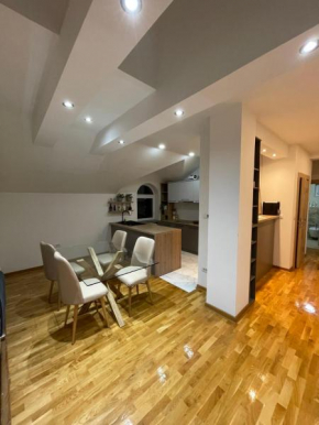 Casa Mia Apartments - Modern - Comfortable Stays 5 Min from Airport - Transport Possible